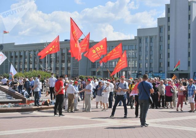 коммунисты на протестах в Минске